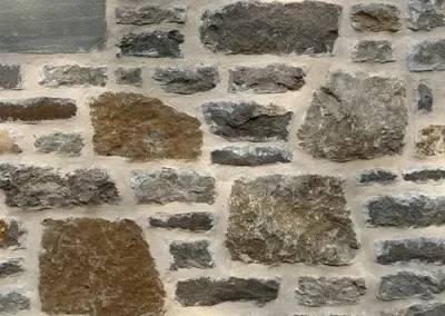 Colonial Ledgestone With White Mortar