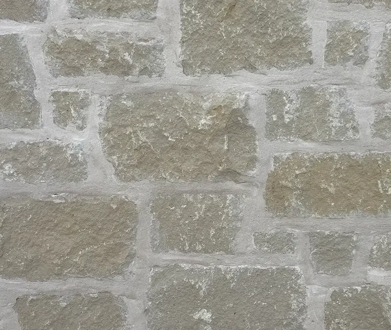 Cream Lueders With Rustic Lay